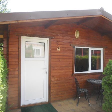 Pension, Camping & Biker Station Zur Deutschen Eiche Ciocanesti ภายนอก รูปภาพ