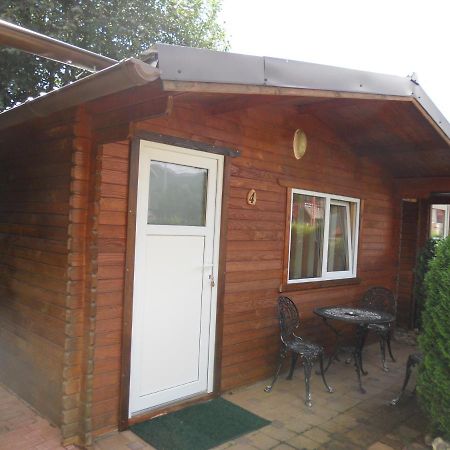 Pension, Camping & Biker Station Zur Deutschen Eiche Ciocanesti ภายนอก รูปภาพ