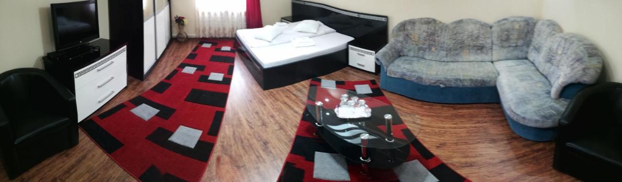Pension, Camping & Biker Station Zur Deutschen Eiche Ciocanesti ภายนอก รูปภาพ