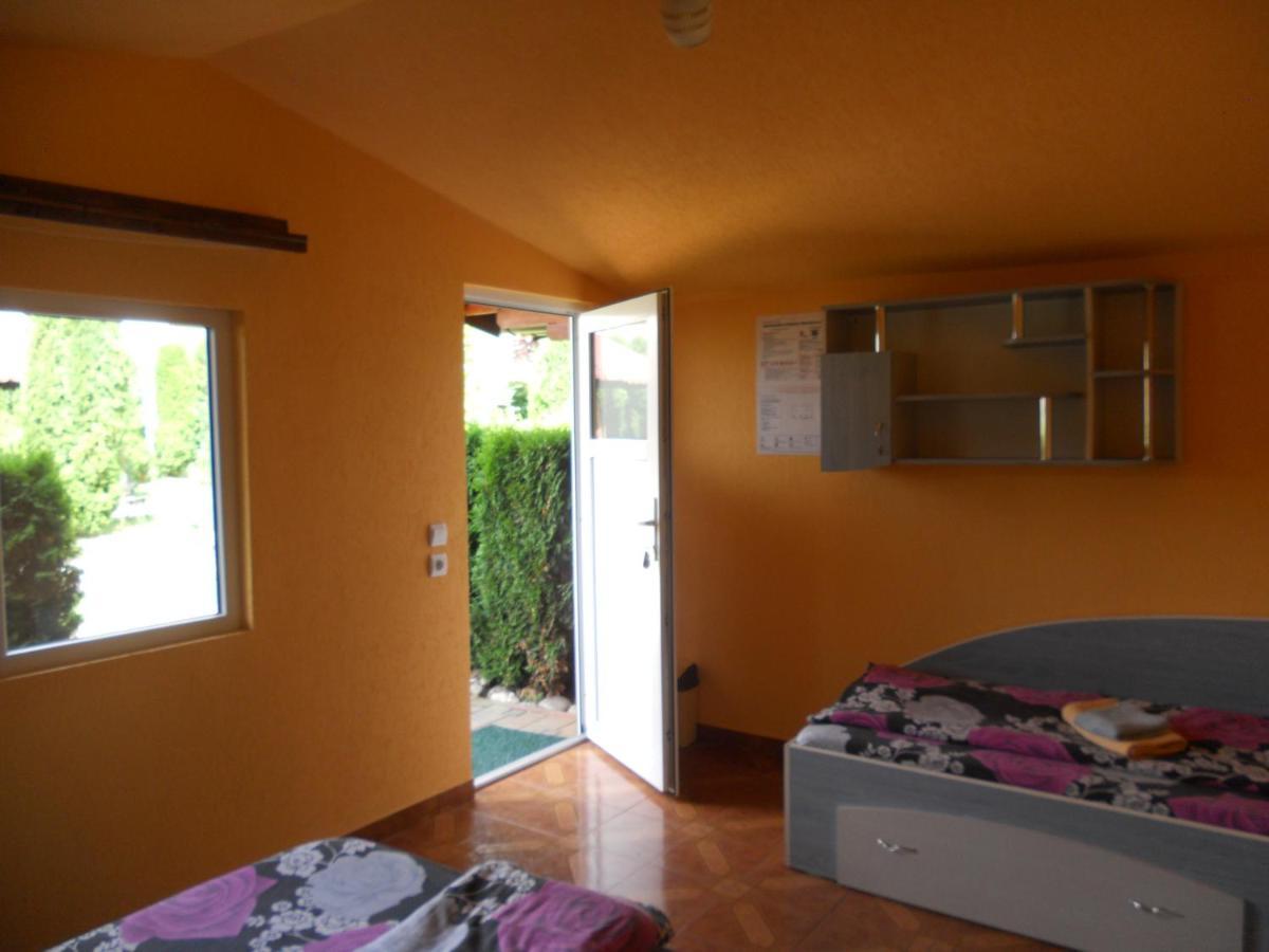 Pension, Camping & Biker Station Zur Deutschen Eiche Ciocanesti ภายนอก รูปภาพ