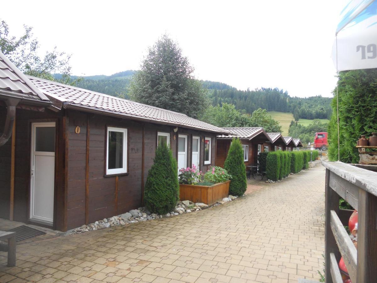 Pension, Camping & Biker Station Zur Deutschen Eiche Ciocanesti ภายนอก รูปภาพ