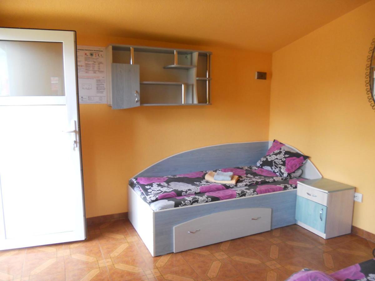 Pension, Camping & Biker Station Zur Deutschen Eiche Ciocanesti ภายนอก รูปภาพ