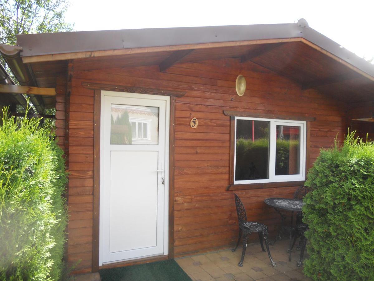 Pension, Camping & Biker Station Zur Deutschen Eiche Ciocanesti ภายนอก รูปภาพ