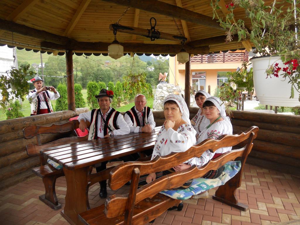Pension, Camping & Biker Station Zur Deutschen Eiche Ciocanesti ภายนอก รูปภาพ