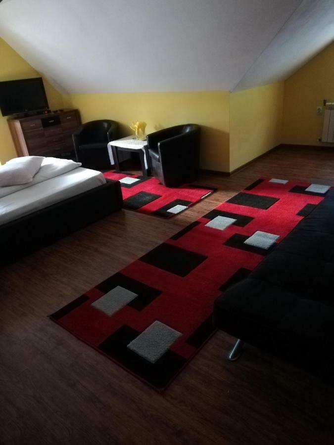 Pension, Camping & Biker Station Zur Deutschen Eiche Ciocanesti ภายนอก รูปภาพ