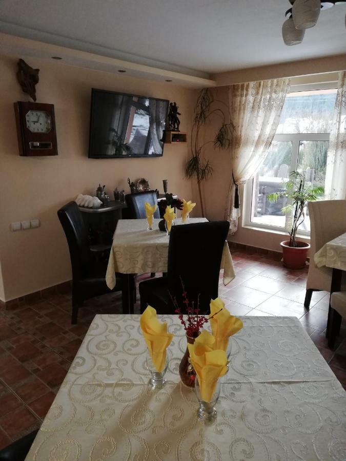 Pension, Camping & Biker Station Zur Deutschen Eiche Ciocanesti ภายนอก รูปภาพ